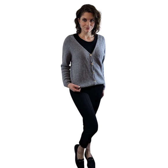 Boutique Light Gray Classic Button Down Cardigan Sweater Size M - Picture 2 of 4